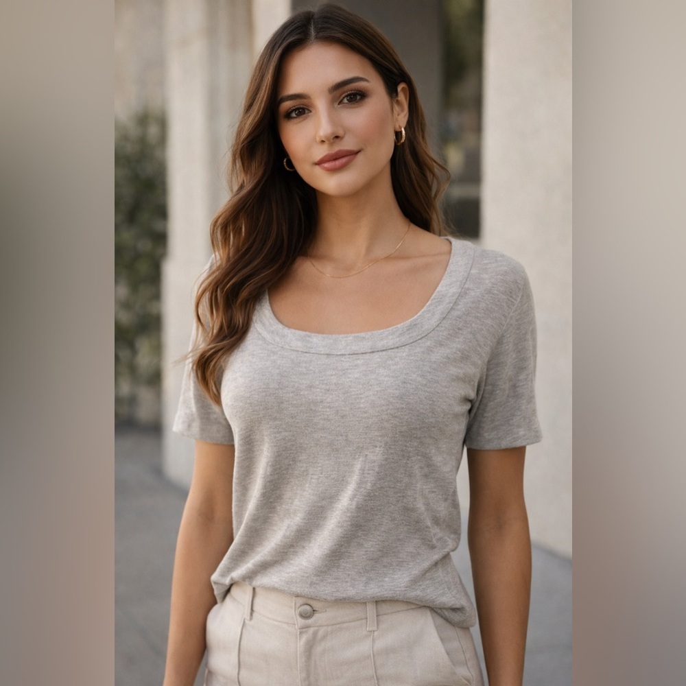 St. John Light Gray Short Sleeve‎ Top